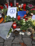 Wir trauern mit euch - Vor dem französischen Konsulat in Frankfurt