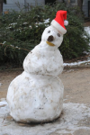 Ein Schulschneemann! Am Montag vielleicht noch weitere Schneemänner oder Schneefrauen dank Daisy?